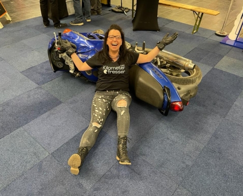 Gewusst wie: Spaß beim Motorradaufheben auf dem Kilometerfresserstand, Motorradmesse